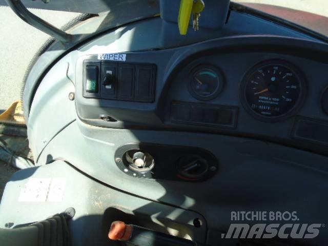 New Holland 575 E Tractopelle