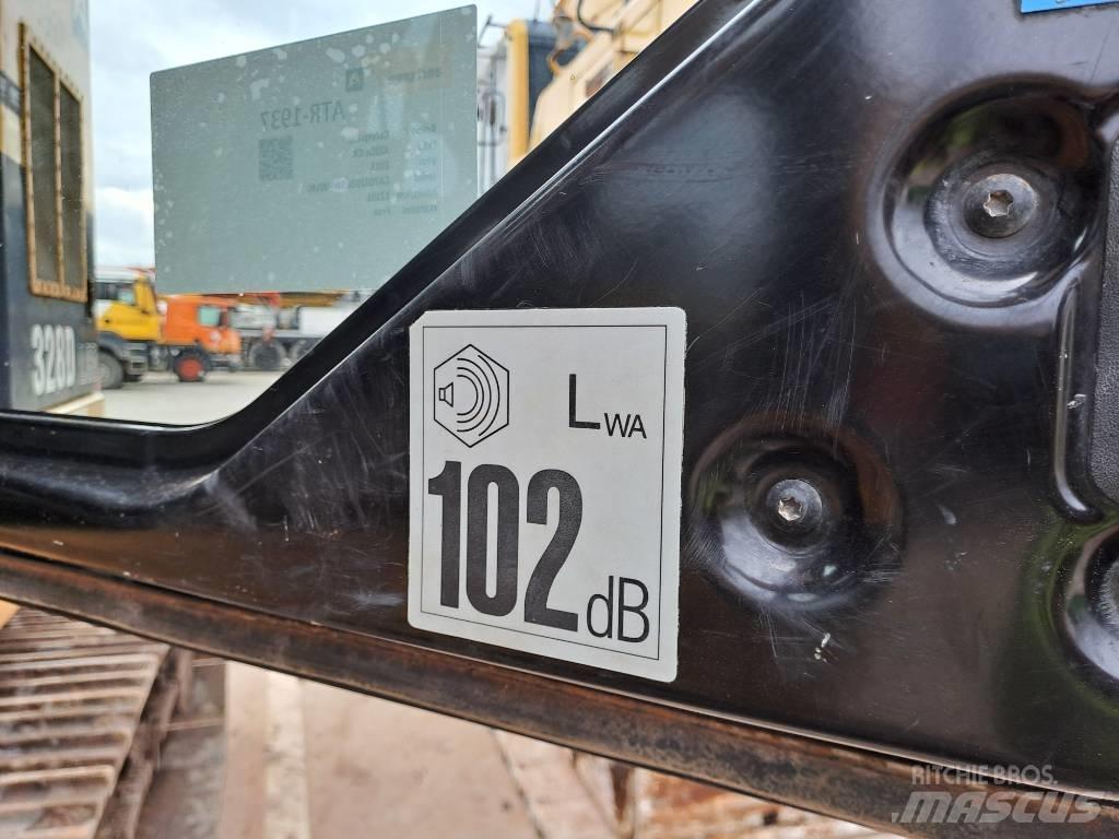 CAT 328 D LCR Pelle sur chenilles