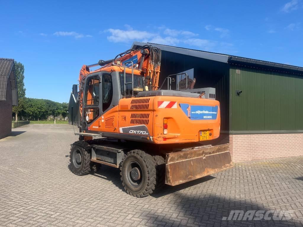 Doosan DX 170 W-5 Pelle sur pneus