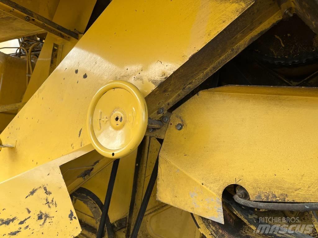 New Holland 8030 12´ Moissonneuse batteuse