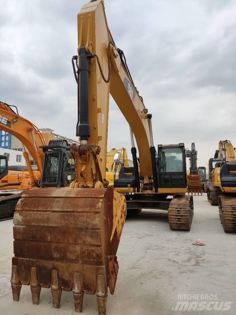 CAT 329 D Pelle sur chenilles