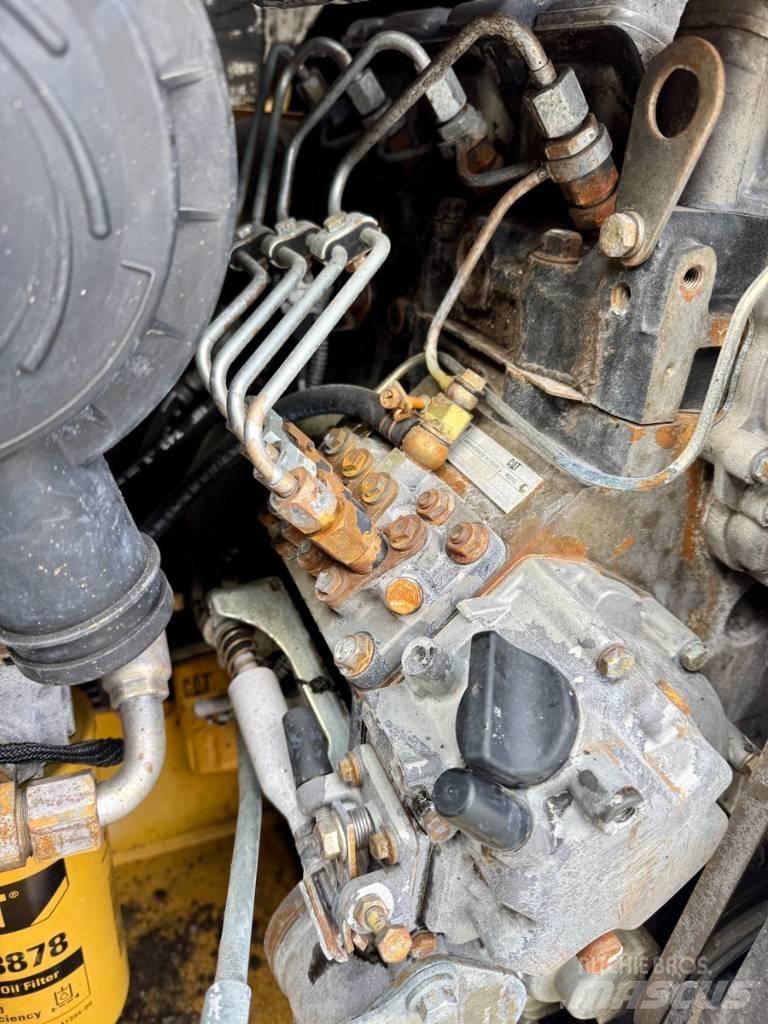 CAT 216 B 3 Chargeuse compacte