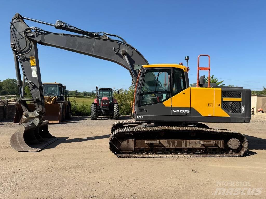 Volvo EC 220 E Pelle sur chenilles