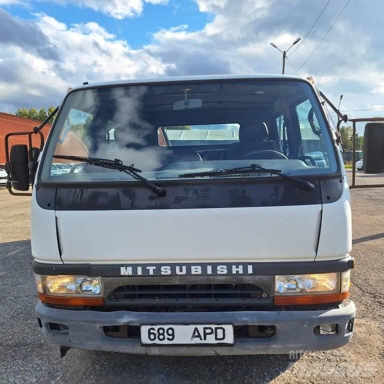 Mitsubishi Canter Camion plateau ridelle avec grue