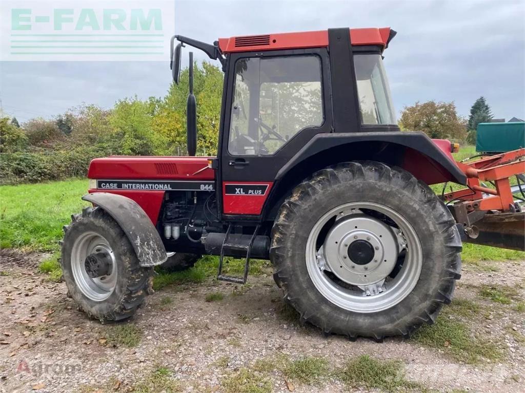 Case IH 844 a Tracteur