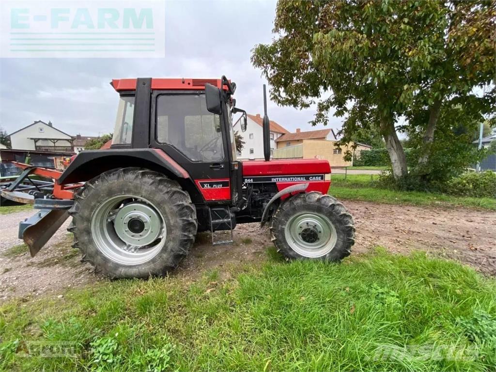 Case IH 844 a Tracteur