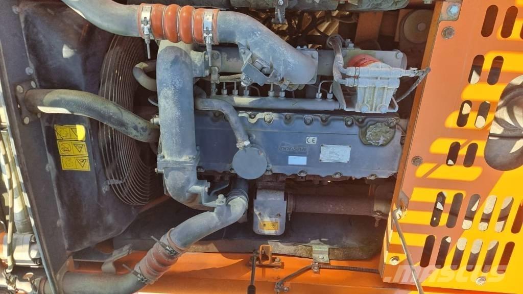 Doosan DX 225 Pelle sur chenilles