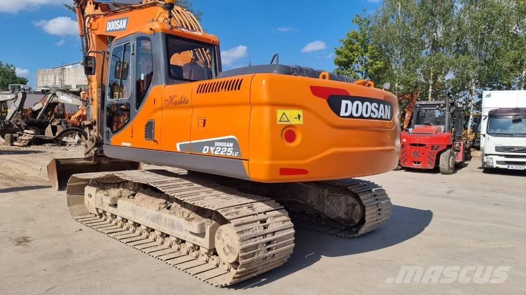 Doosan DX 225 Pelle sur chenilles