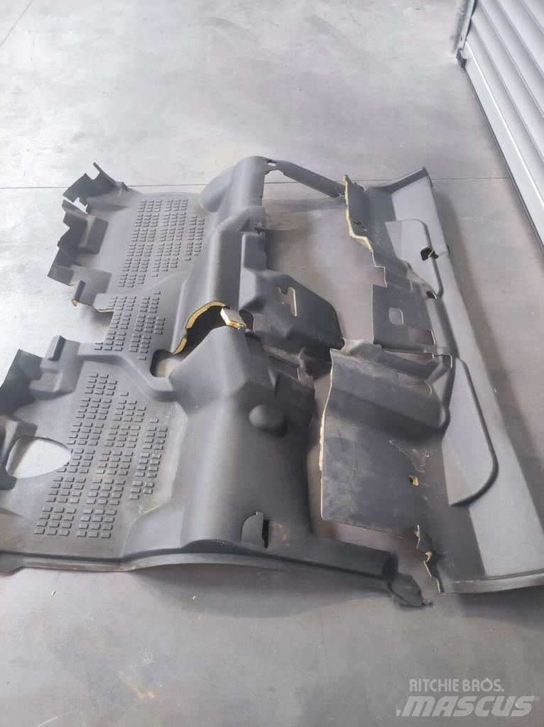 Nissan Floor Mat Cabines