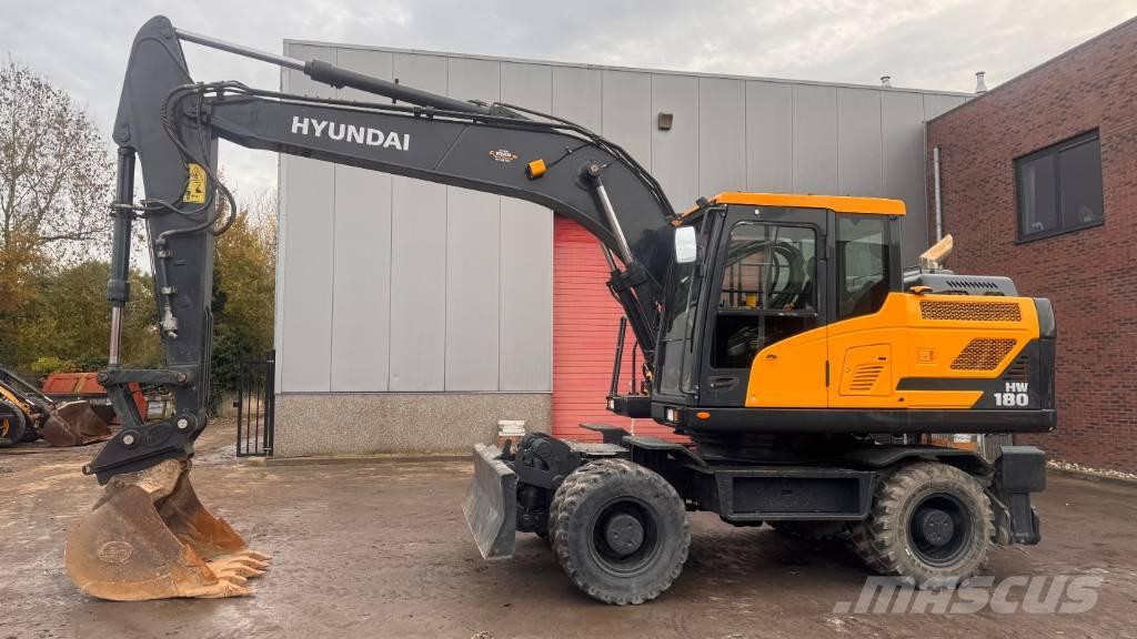 Hyundai HW 180 Pelle sur pneus