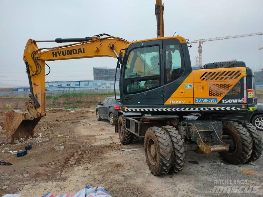 Hyundai 210W Pelle sur pneus