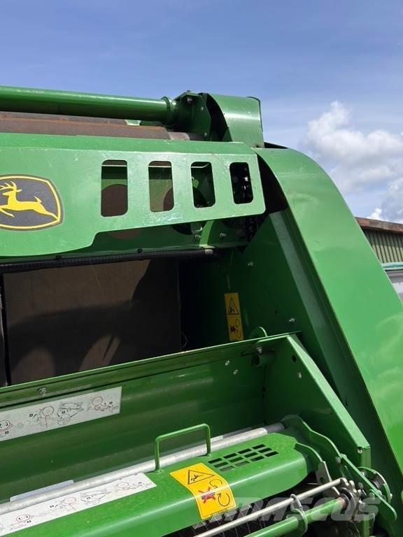 John Deere V461R Presse à balle ronde
