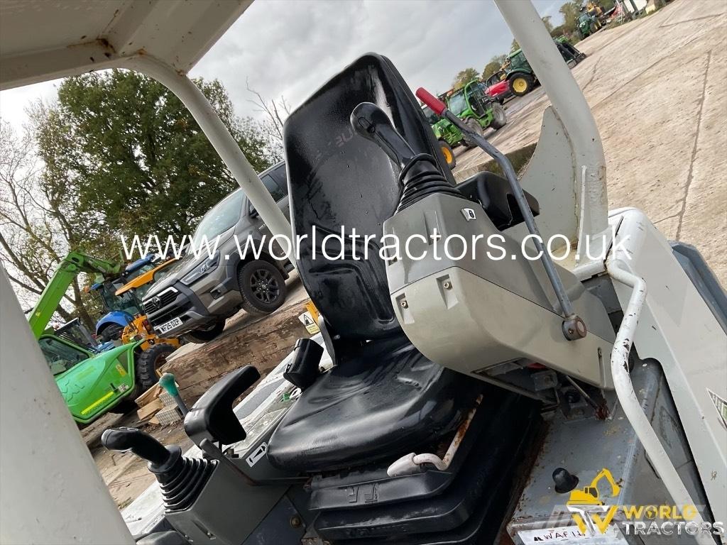 Takeuchi TB 228 Mini pelle < 7t