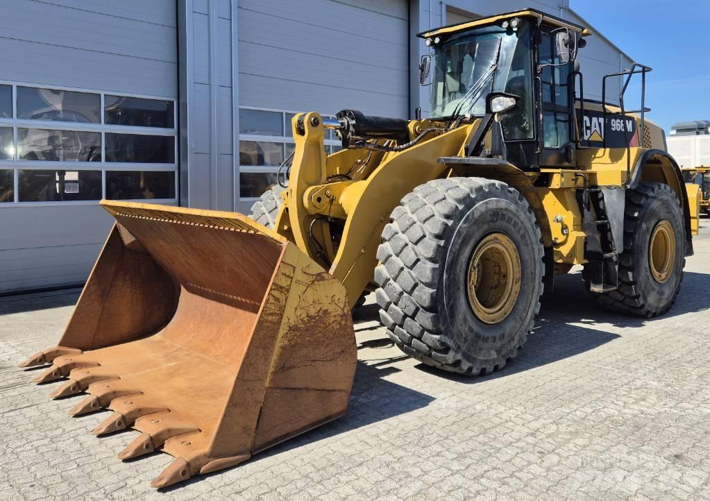 CAT 966M Chargeuse sur pneus