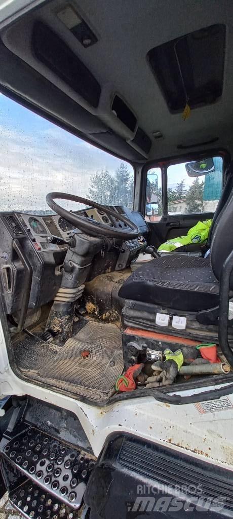 MAN 26.364 Camion plateau ridelle avec grue