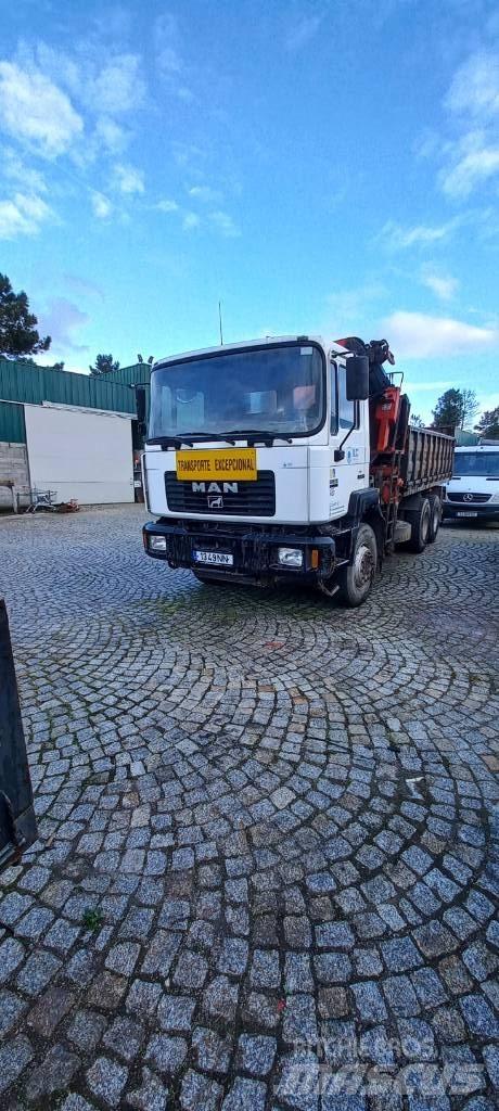 MAN 26.364 Camion plateau ridelle avec grue