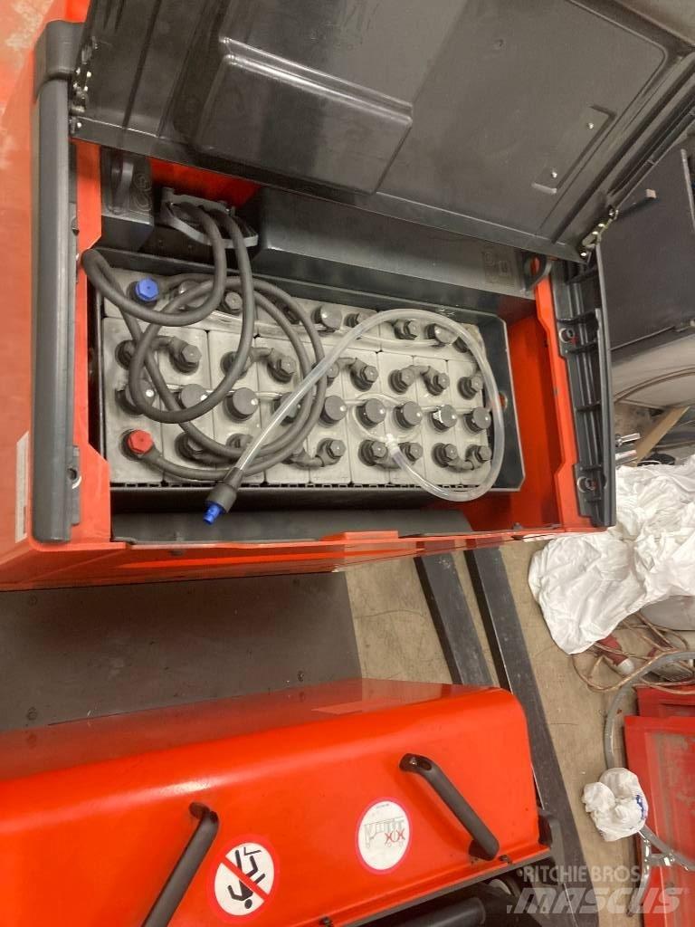Linde L12AC Gerbeur accompagnant