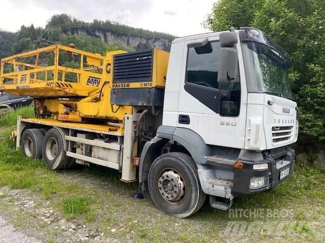 Iveco TRAKKER Camion plateau ridelle avec grue
