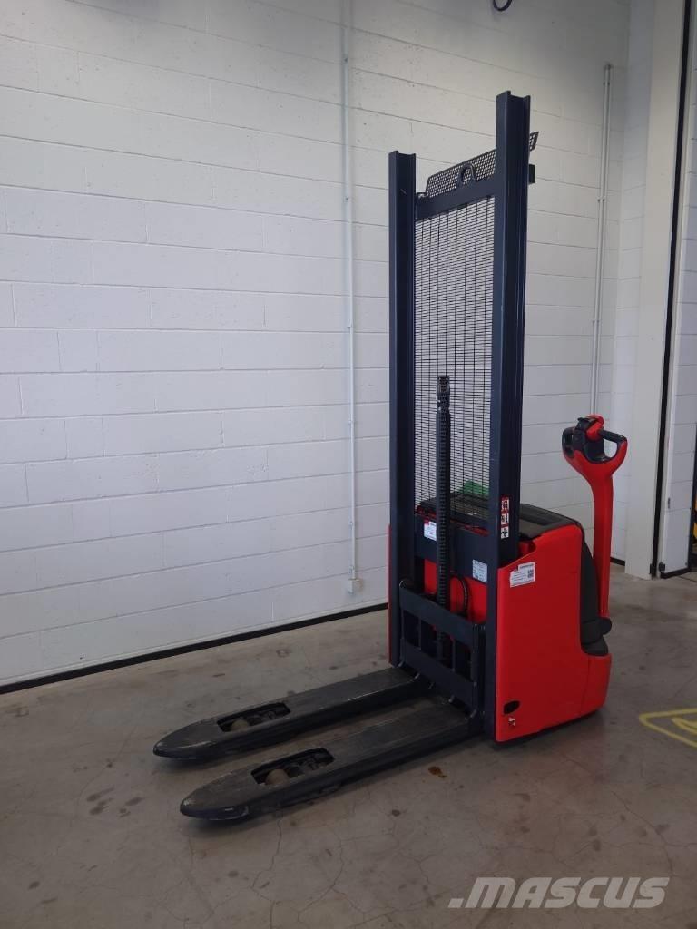Linde L 12 Gerbeur accompagnant