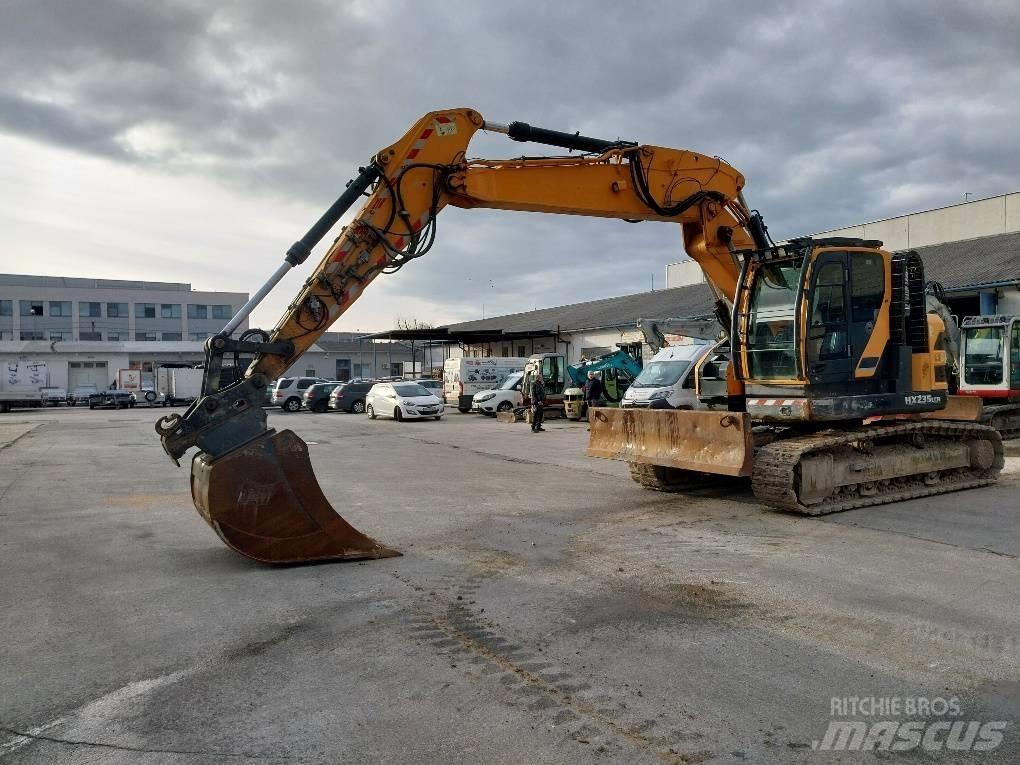 Hyundai HX 235 LCR Pelle sur chenilles