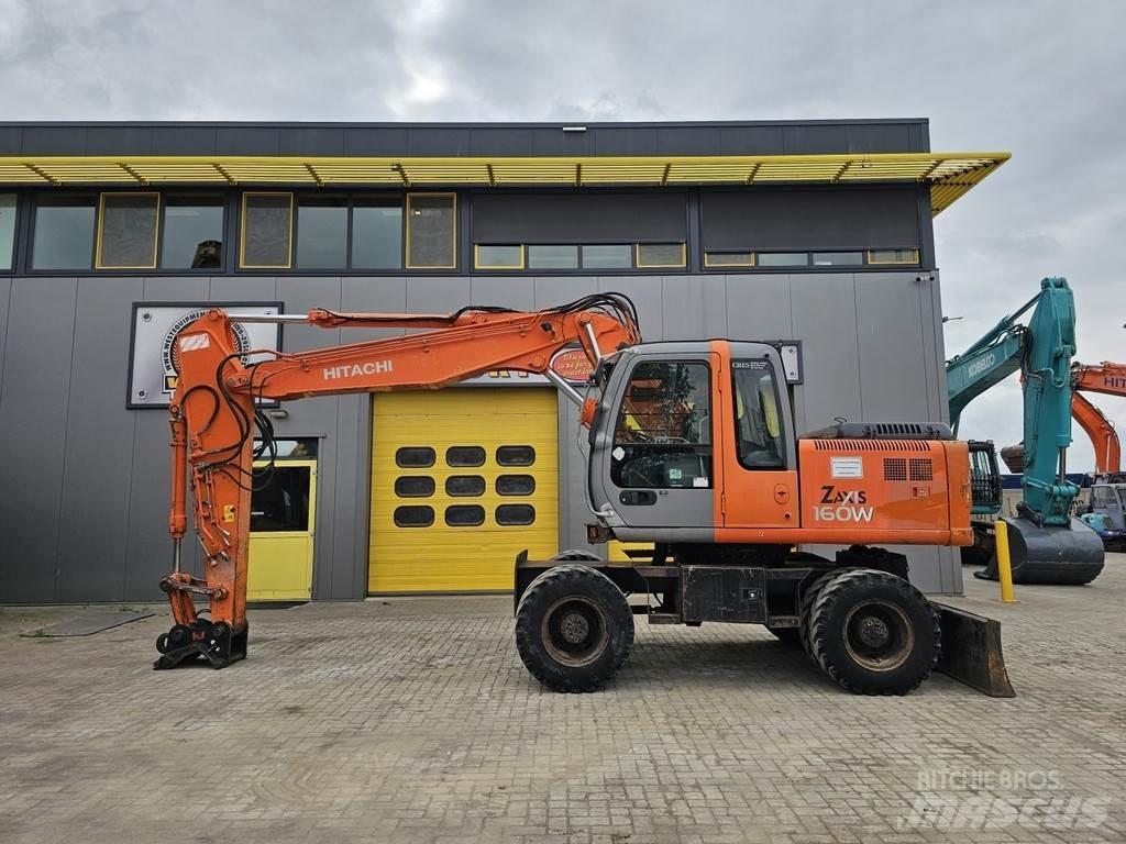 Hitachi ZX160W Pelle sur pneus