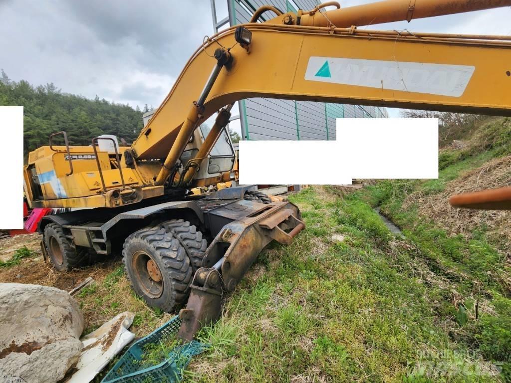 Hyundai ROBEX 2000W Pelle sur pneus