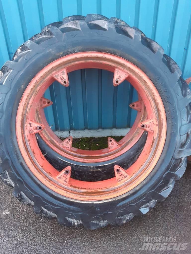 Goodyear 12.4-36 Pneus, roues et jantes