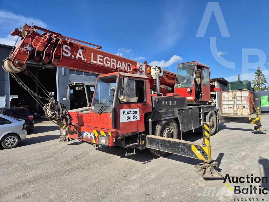 Liebherr UTM 526 Camion plateau ridelle avec grue