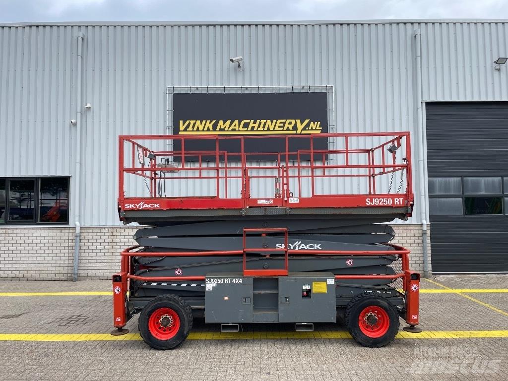 SkyJack SJ 9250 RT Nacelle ciseaux