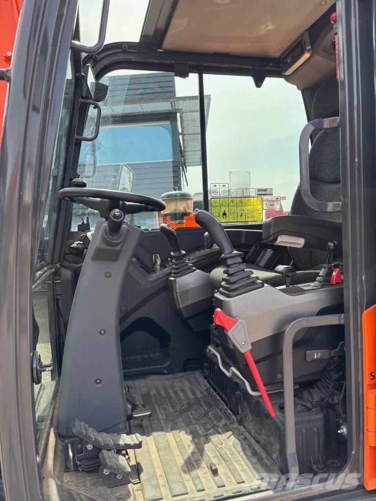 Doosan DX 57 Pelle sur pneus