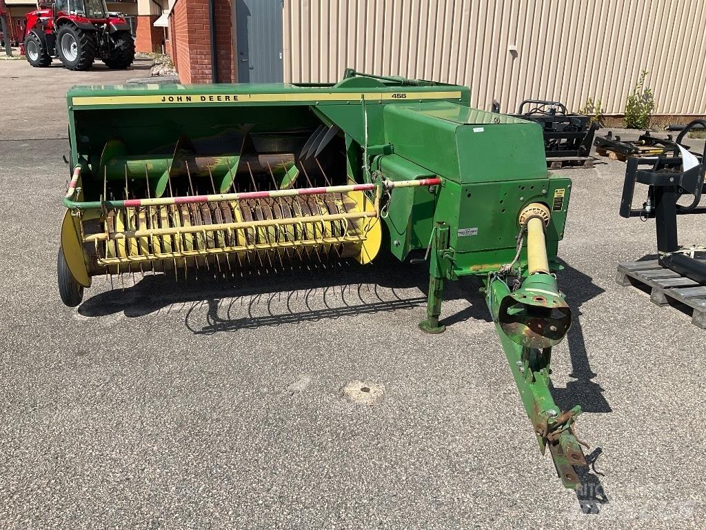 John Deere 440 Presse cubique