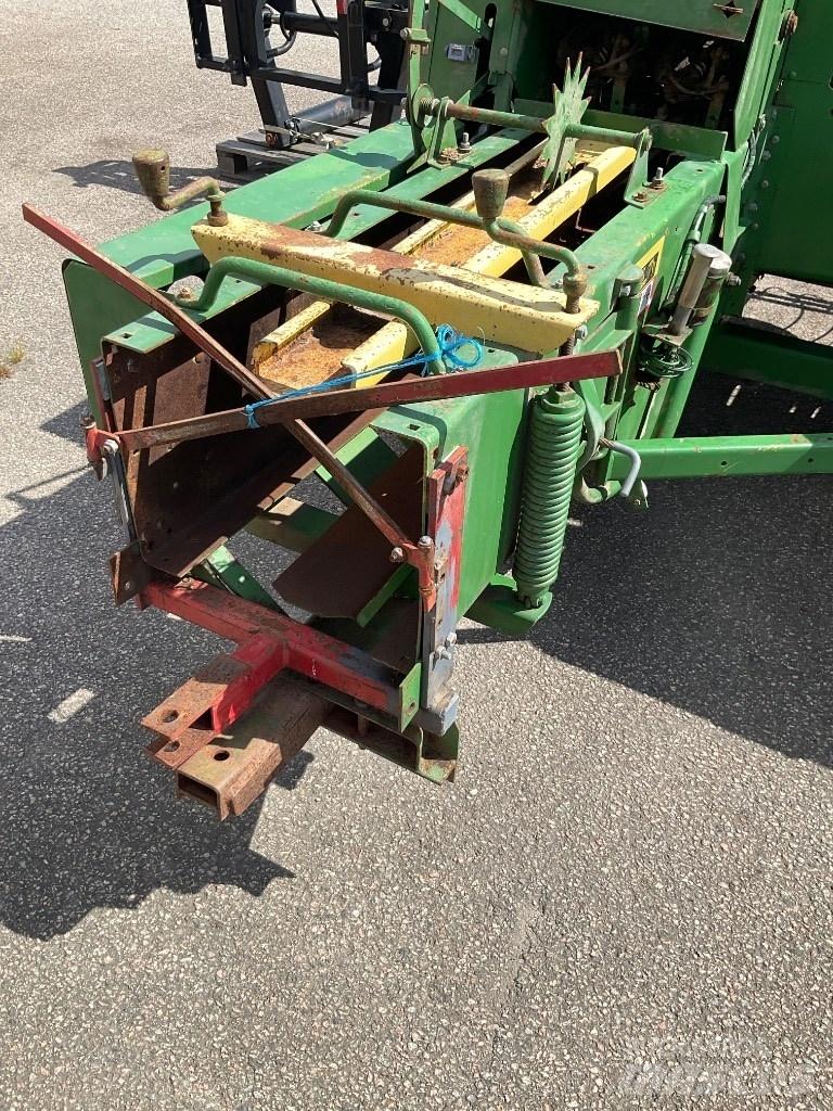 John Deere 440 Presse cubique