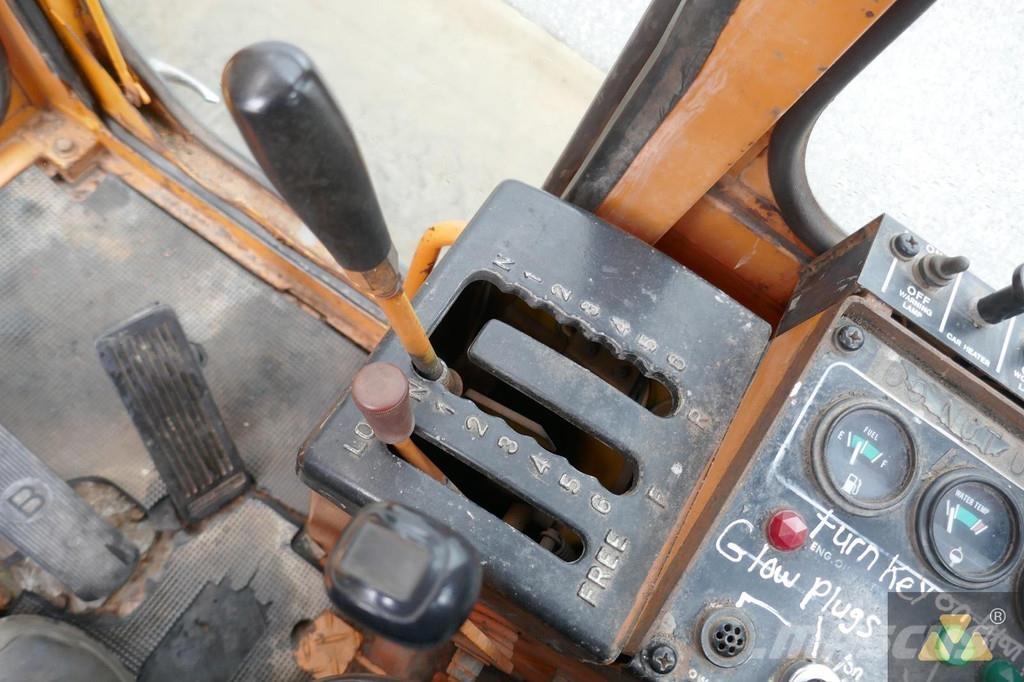 Mitsubishi MG300 Niveleuse