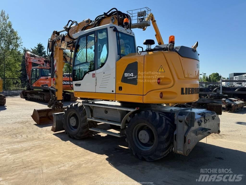 Liebherr A 914 Pelle sur pneus