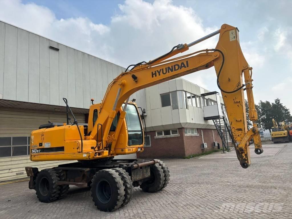 Hyundai 140W-7 Pelle sur pneus
