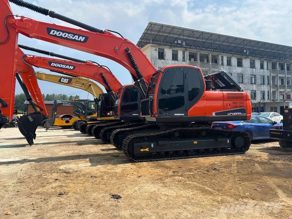 Doosan DX 225 LC Pelle sur chenilles