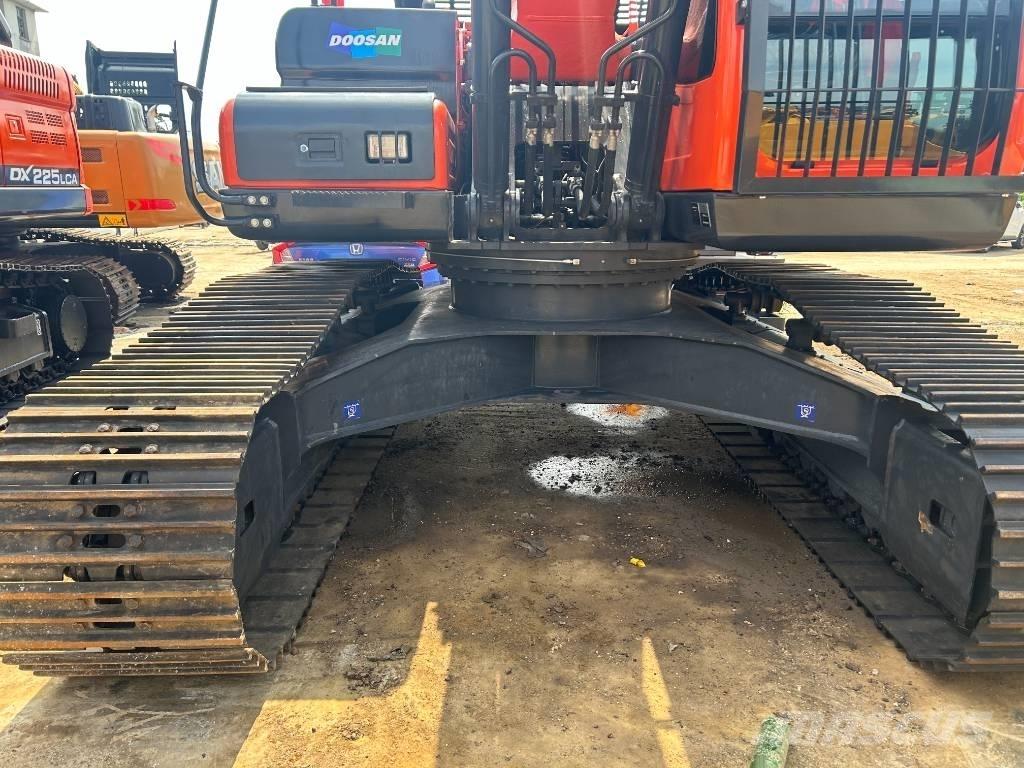 Doosan DX 225 LC Pelle sur chenilles