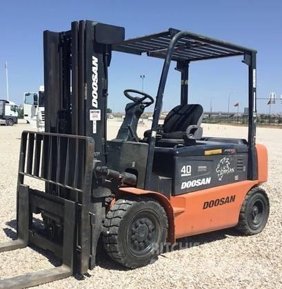 Doosan B40 X-5 Chariots élévateurs électriques