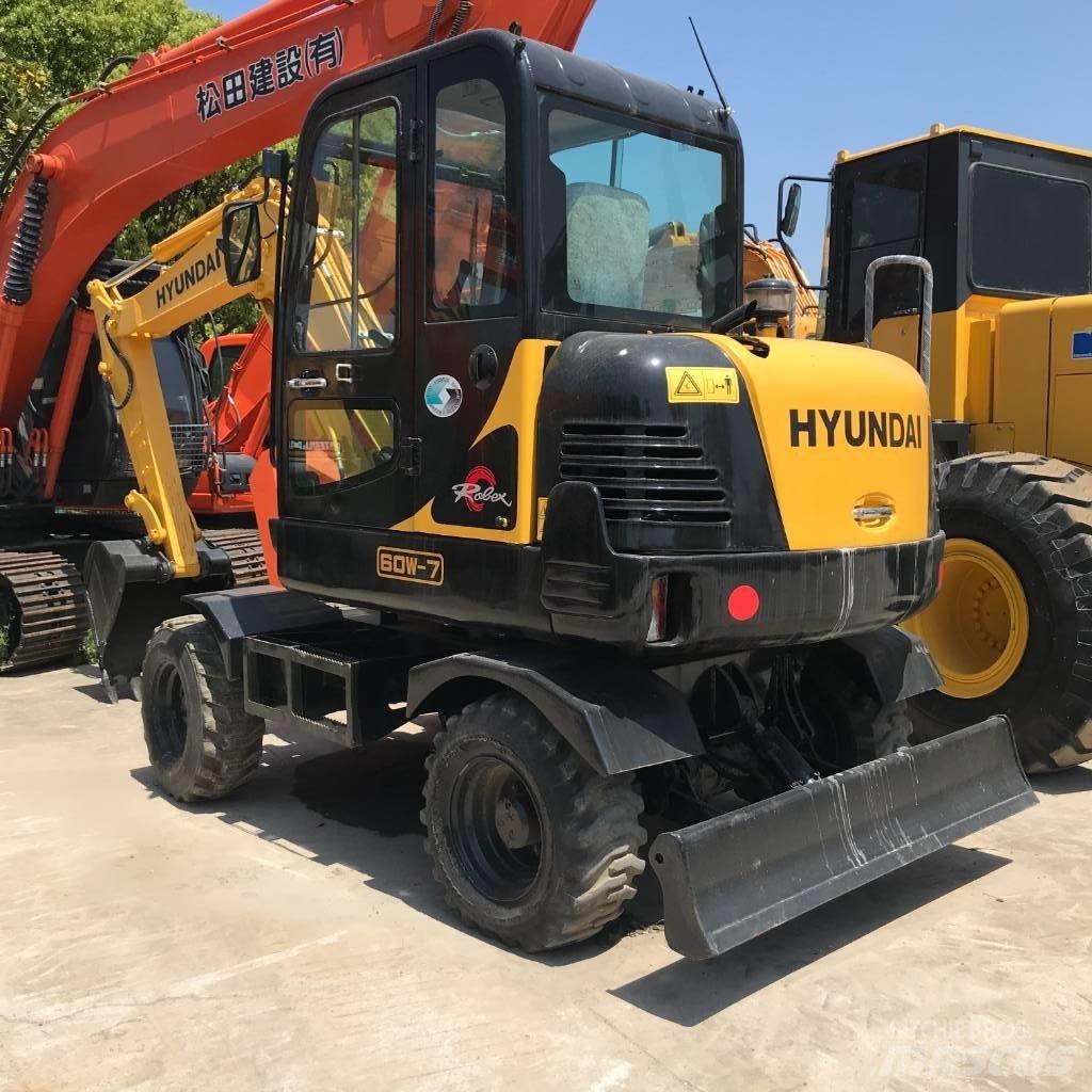 Hyundai 60 W Pelle sur pneus