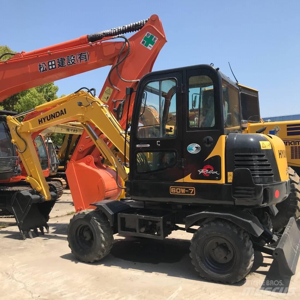 Hyundai 60 W Pelle sur pneus