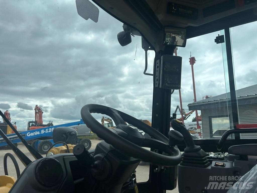 CAT 906 Chargeuse sur pneus