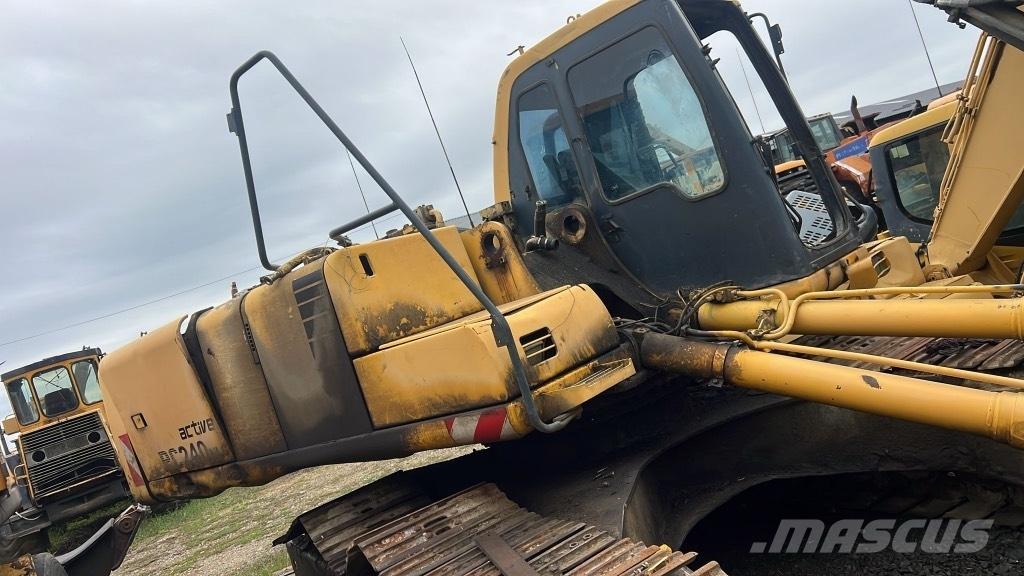 Komatsu PC 240 NLC Essieux