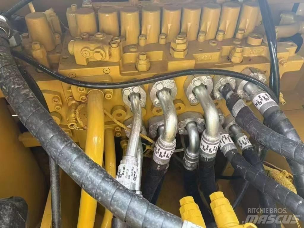 CAT 323GC Pelle sur chenilles