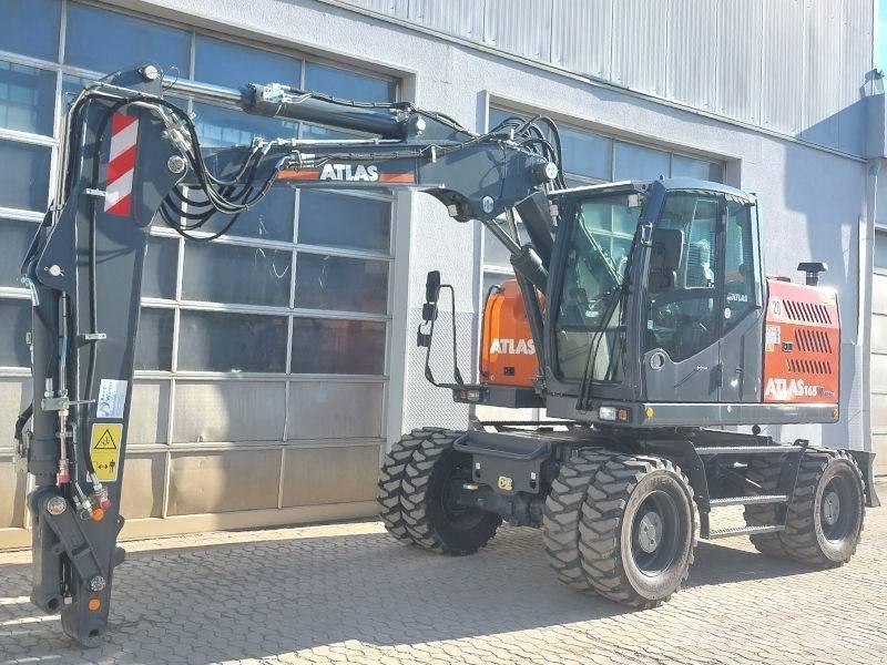 Atlas 165 W Pelle sur pneus