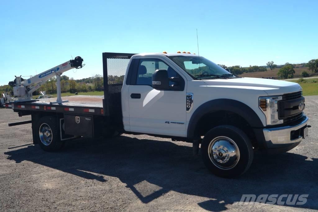 Ford F 550 XL SD Camion plateau ridelle avec grue
