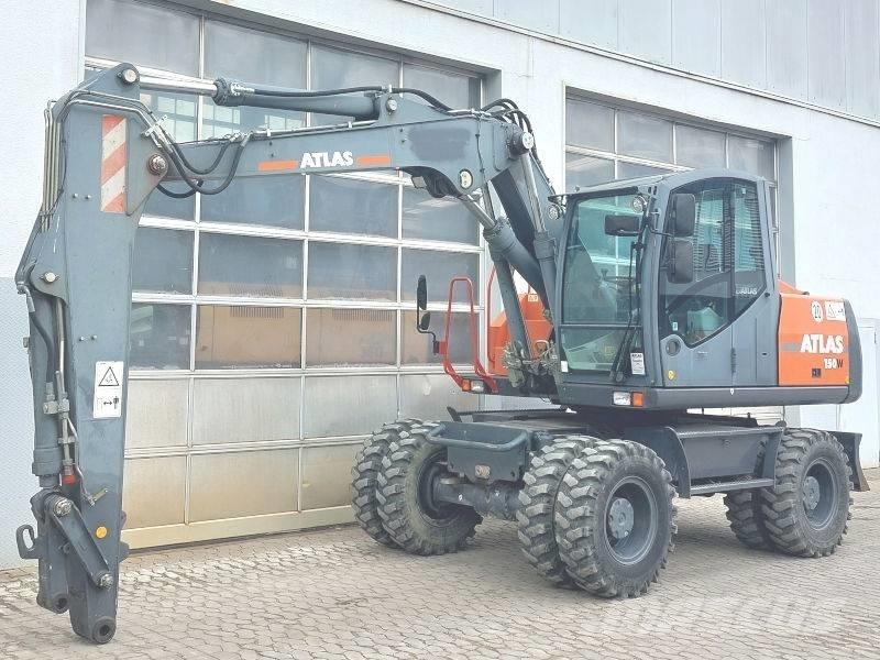 Atlas 150 W Pelle sur pneus