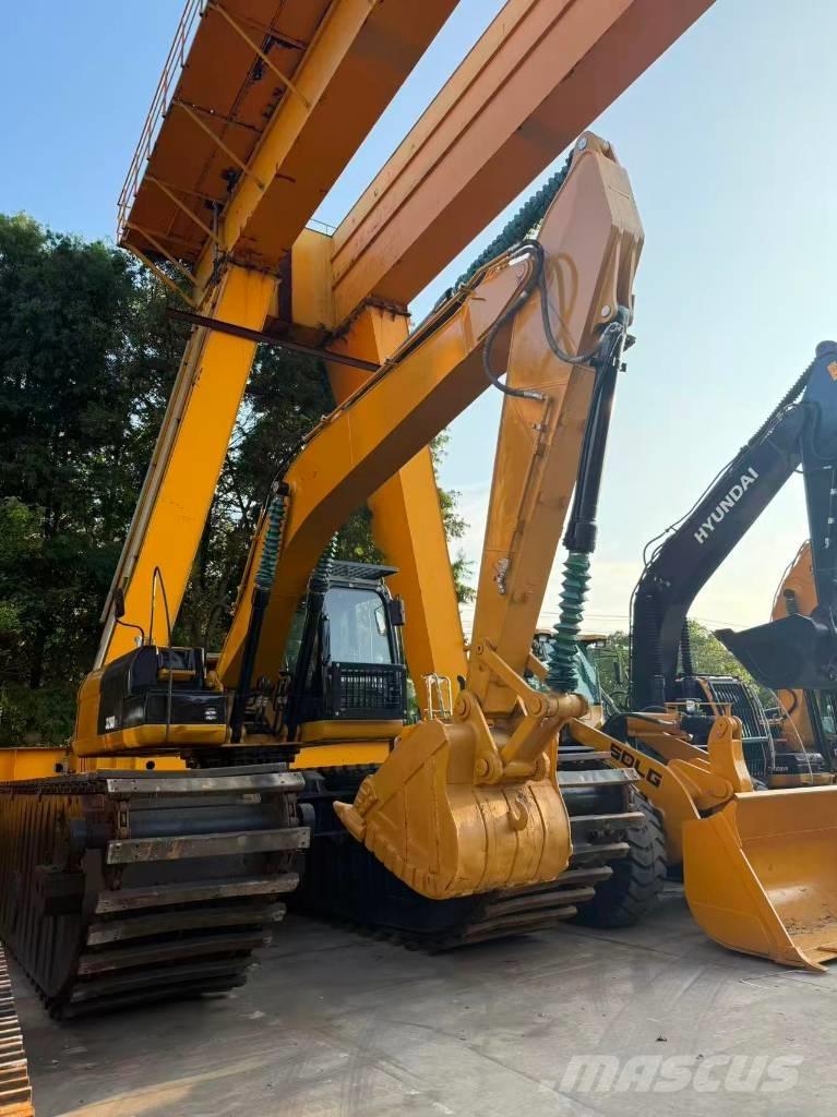 CAT 320D2 Pelles amphibies