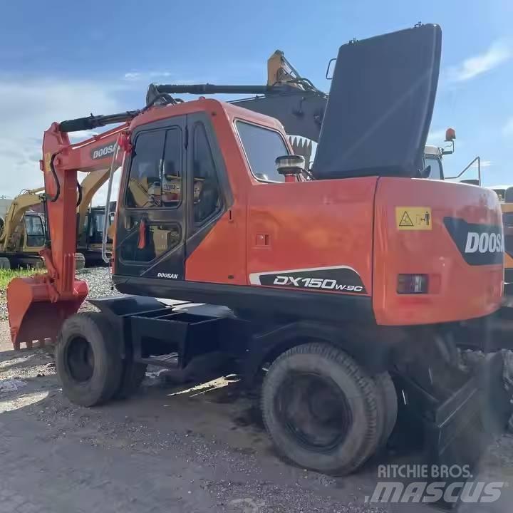 Doosan DX150W-9C Pelle sur pneus