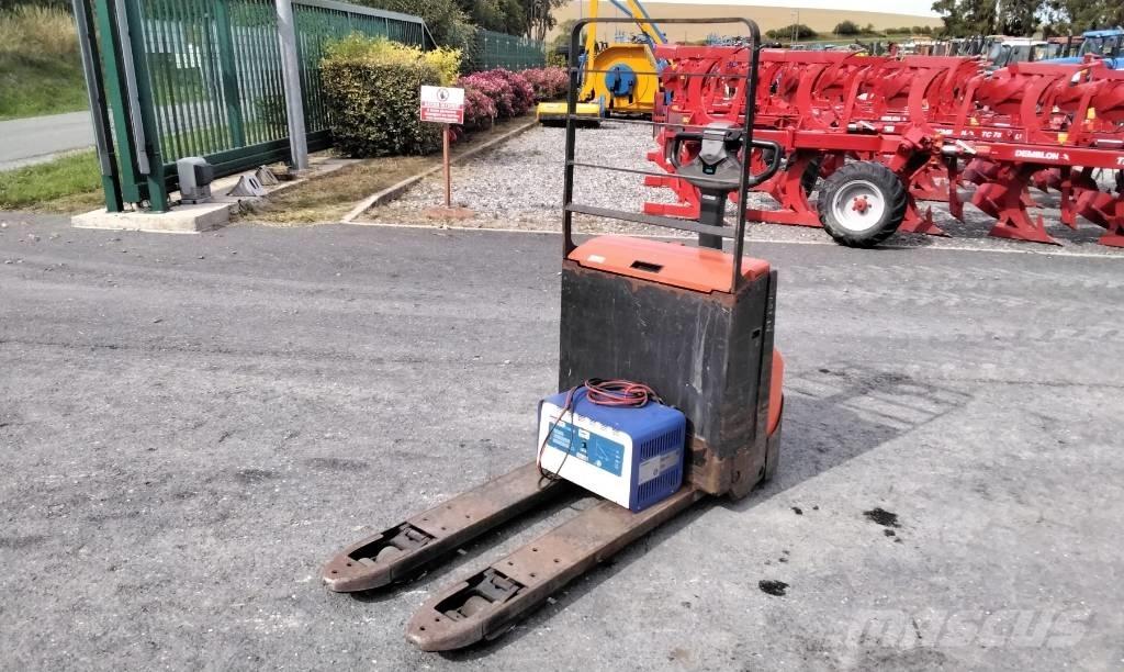 Toyota LWE 180 Transpalette accompagnant