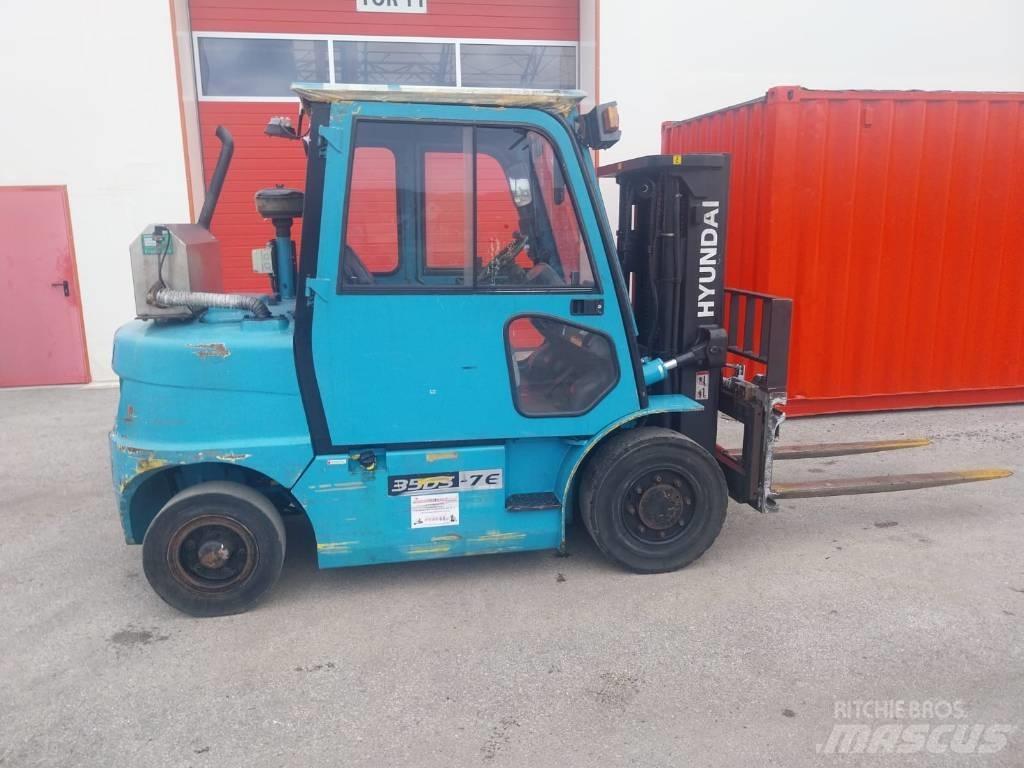 Hyundai 35 DS-7 Chariots diesel